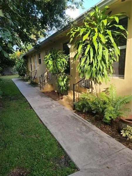 Photo 2 at 1123 N 17th Avenue, Hollywood