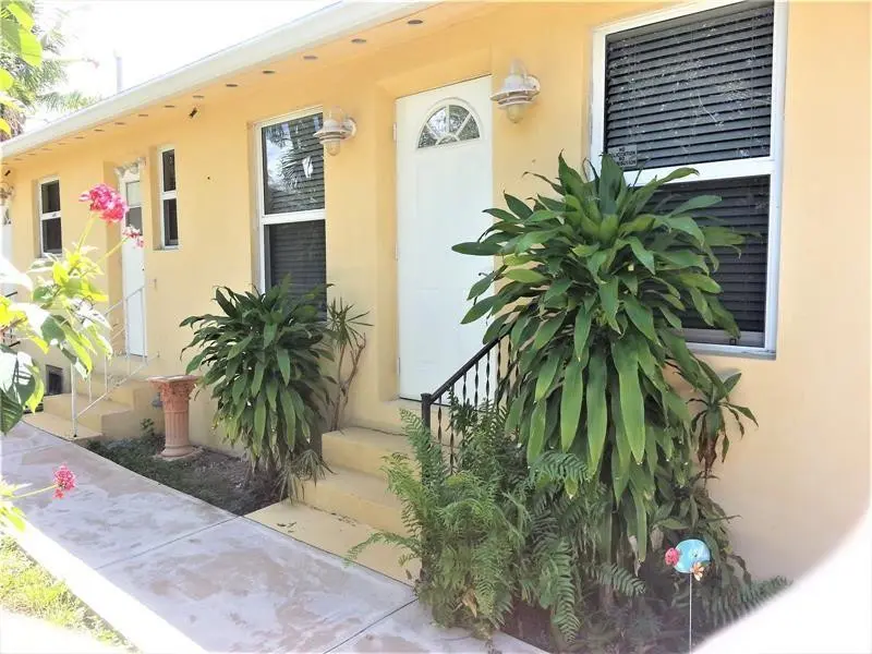 Photo 3 at 1123 N 17th Avenue, Hollywood