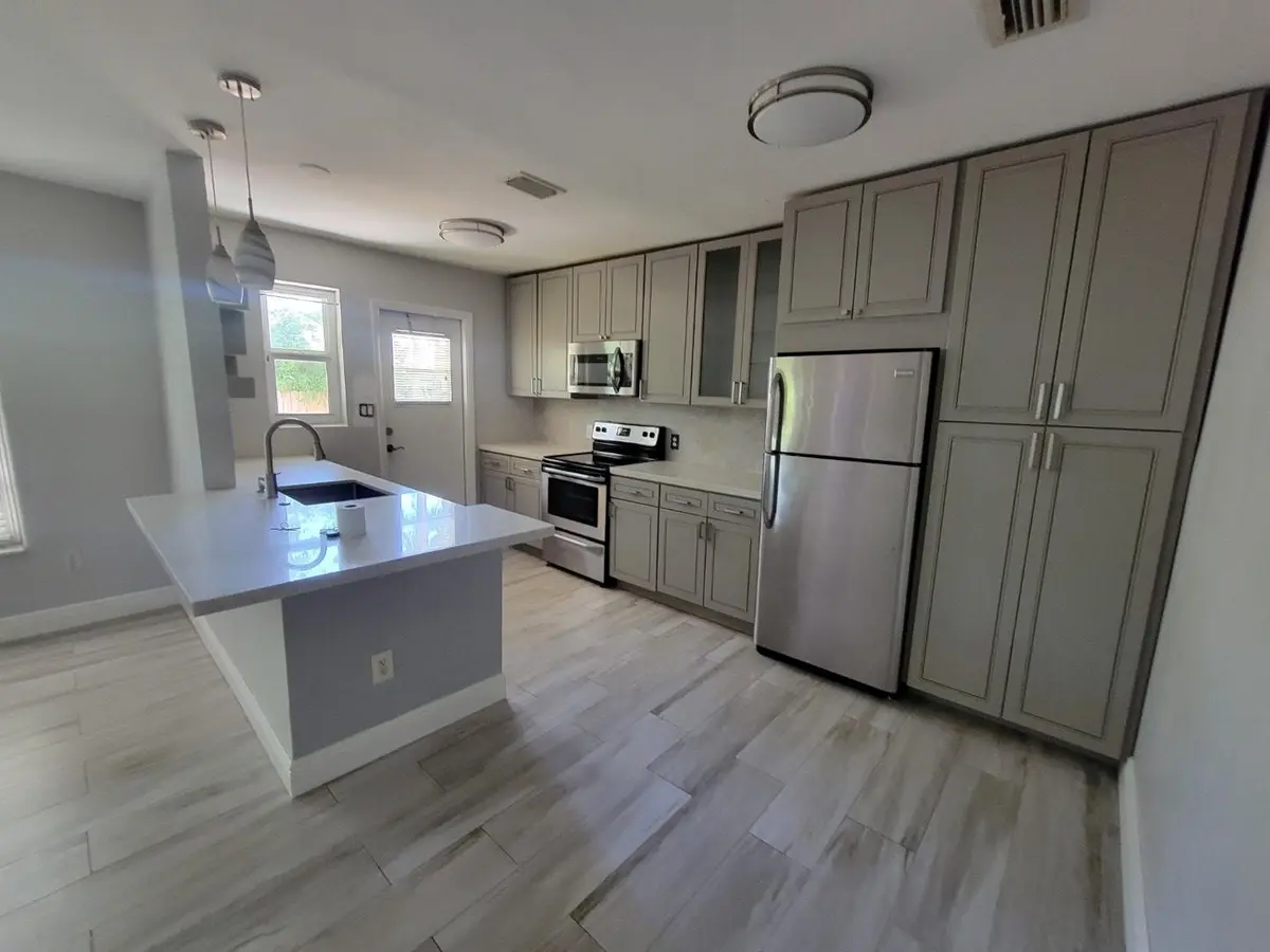 Photo 7 at 1123 N 17th Avenue, Hollywood