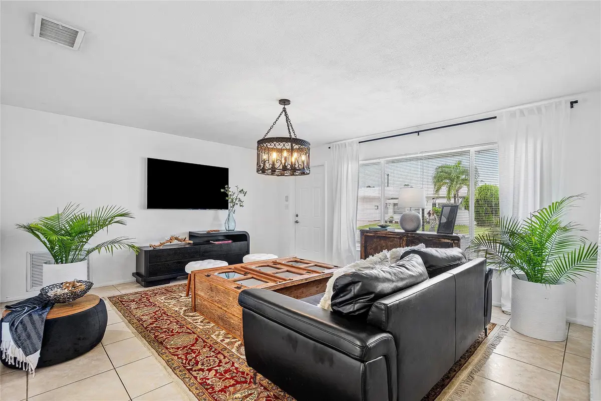 Photo 3 at 170 NW 27th Street, Pompano Beach