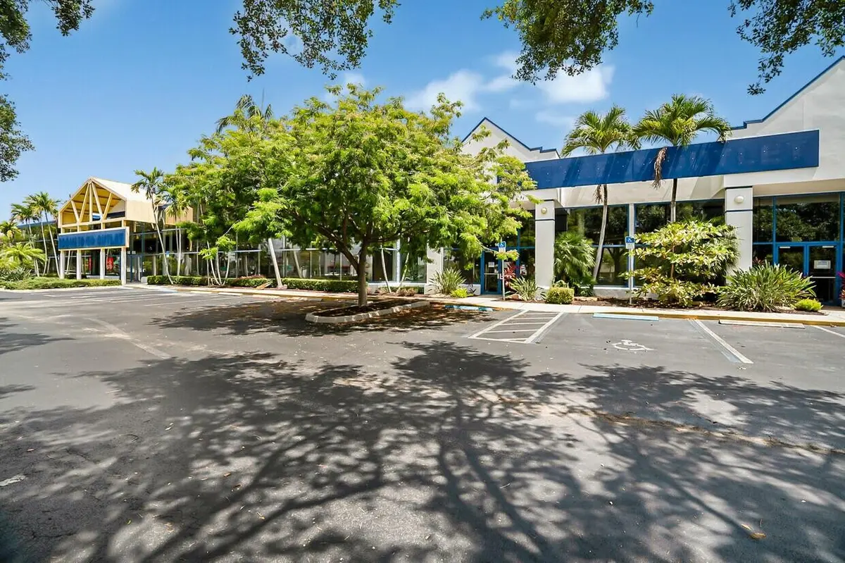 Photo 3 at 1605 W Oakland Park Boulevard, Oakland Park