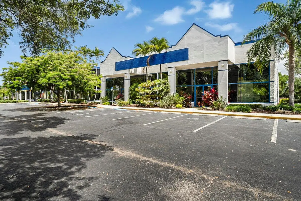 Photo 4 at 1605 W Oakland Park Boulevard, Oakland Park