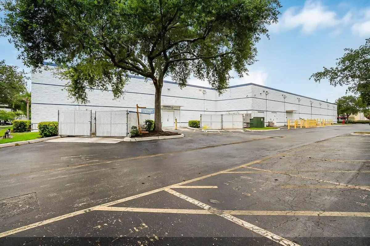 Photo 6 at 1605 W Oakland Park Boulevard, Oakland Park