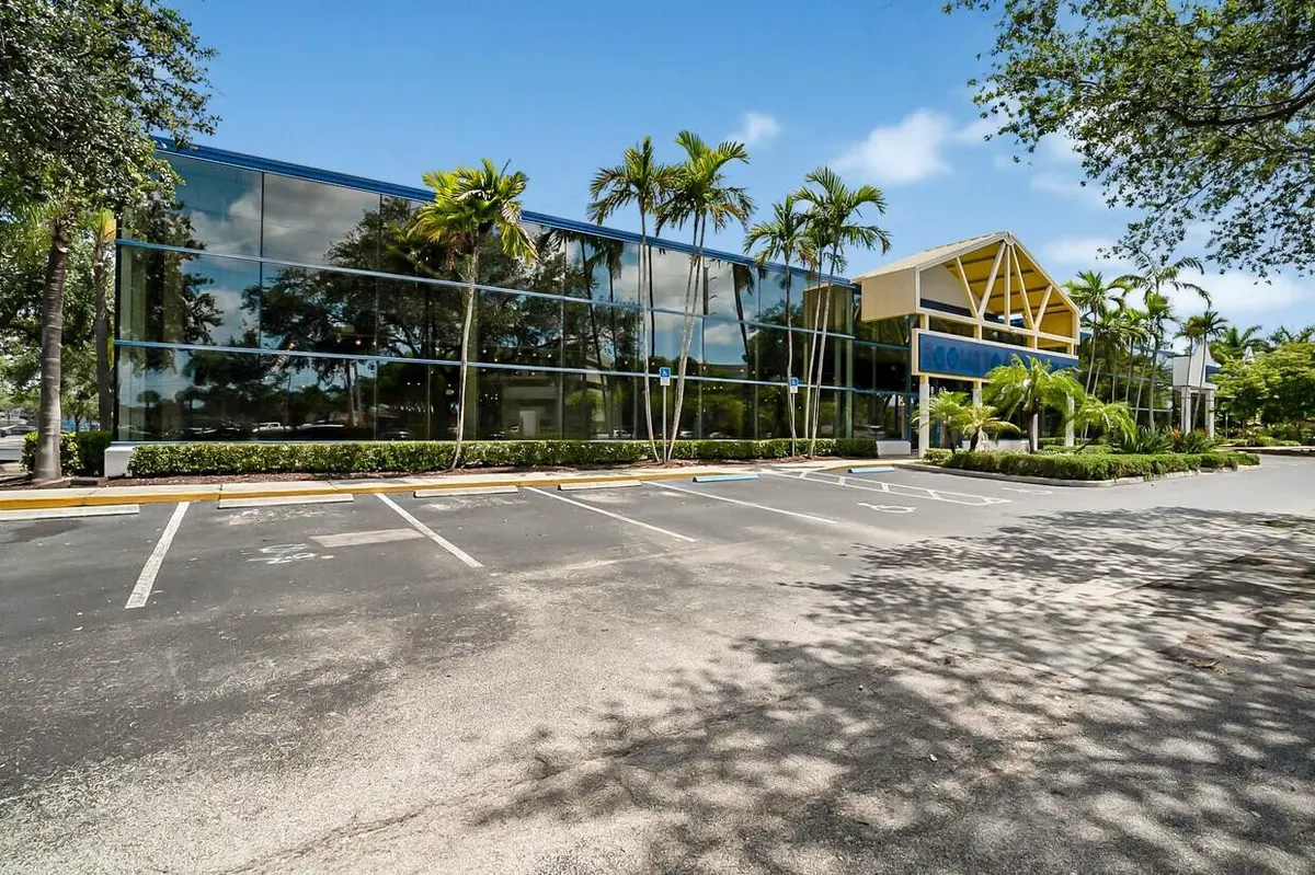 Photo 2 at 1605 W Oakland Park Boulevard, Oakland Park