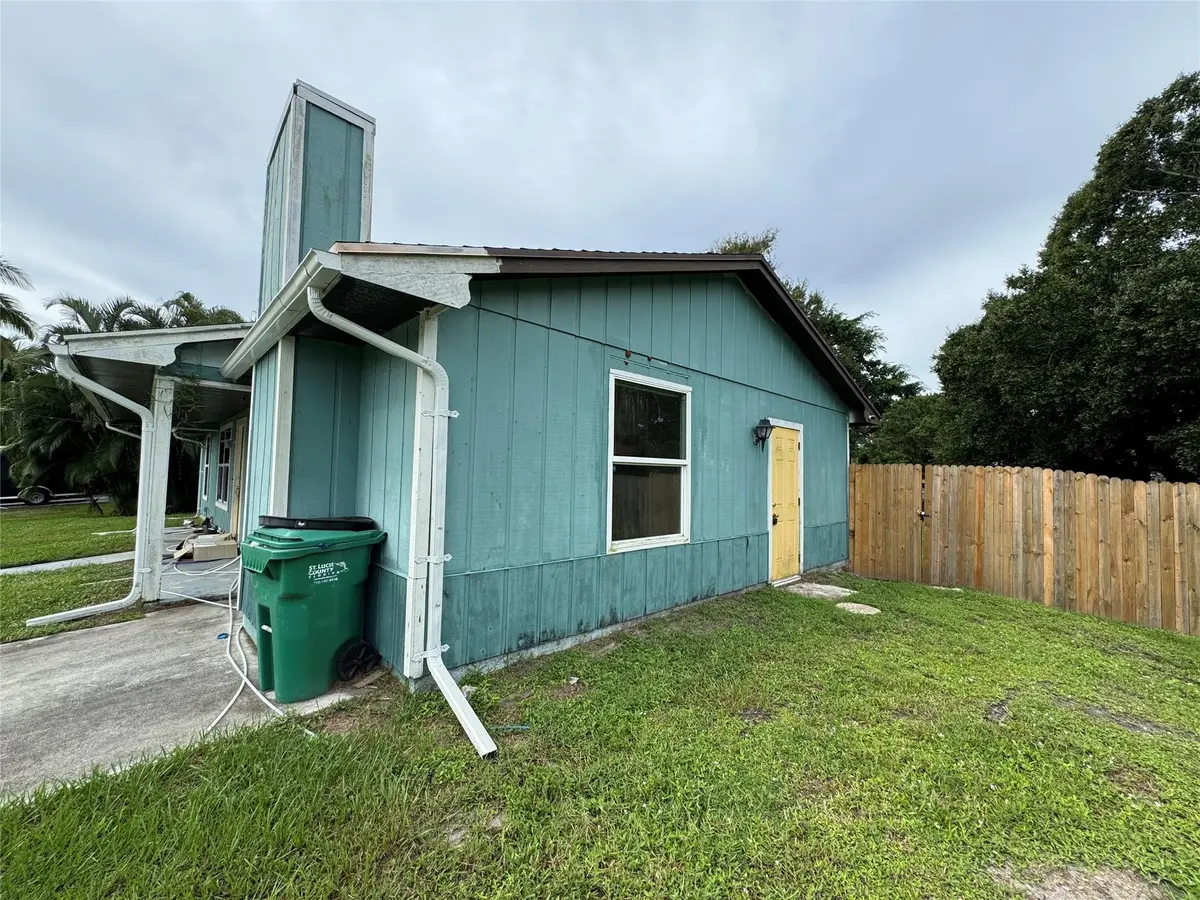 Photo 4 at 6101 Balsam Drive, Fort Pierce
