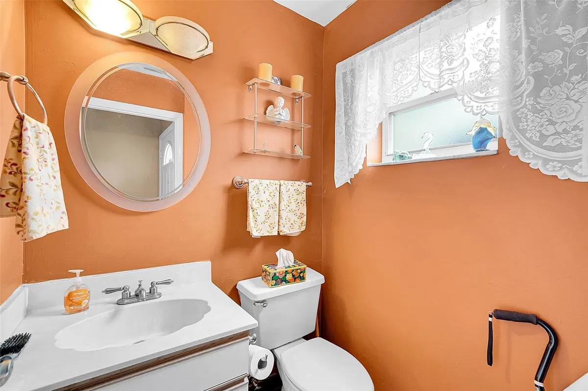 Photo 7 at 809 Crystal Lake Drive 809, Deerfield Beach