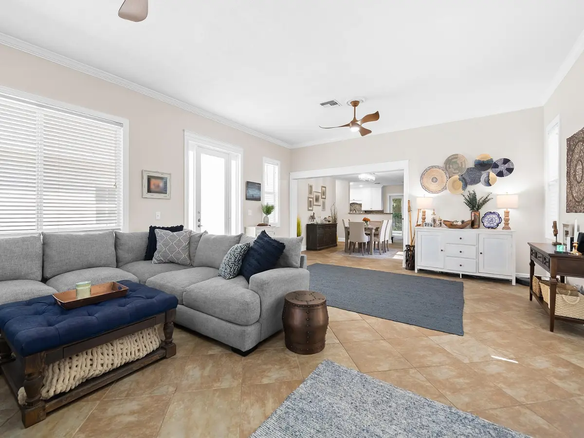 Photo 3 at 812 NW 26th Street, Wilton Manors
