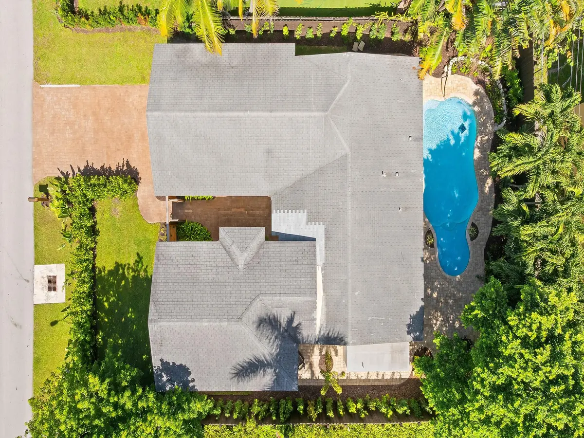 Photo 2 at 812 NW 26th Street, Wilton Manors