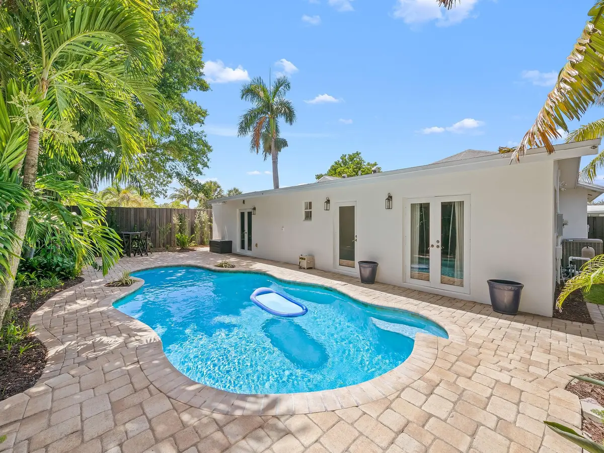 Photo 4 at 812 NW 26th Street, Wilton Manors