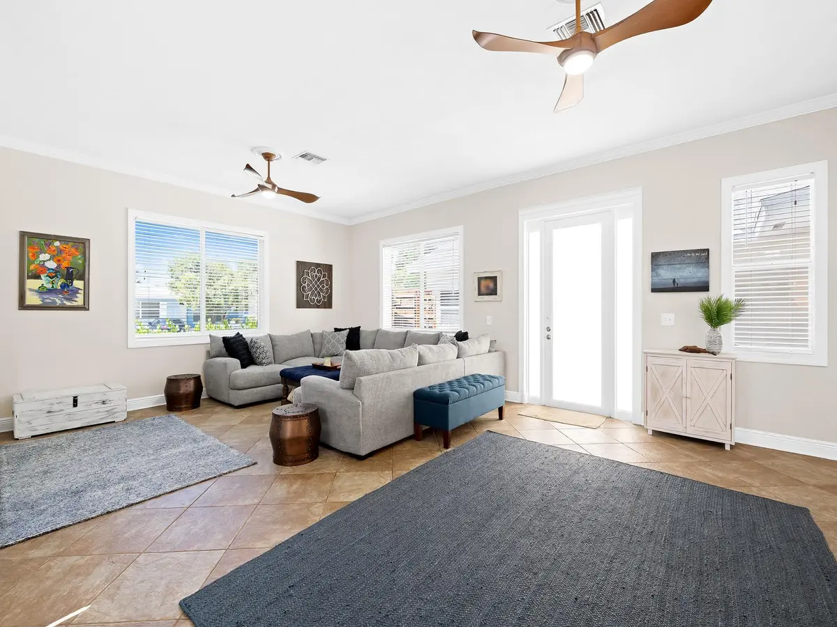 Photo 7 at 812 NW 26th Street, Wilton Manors
