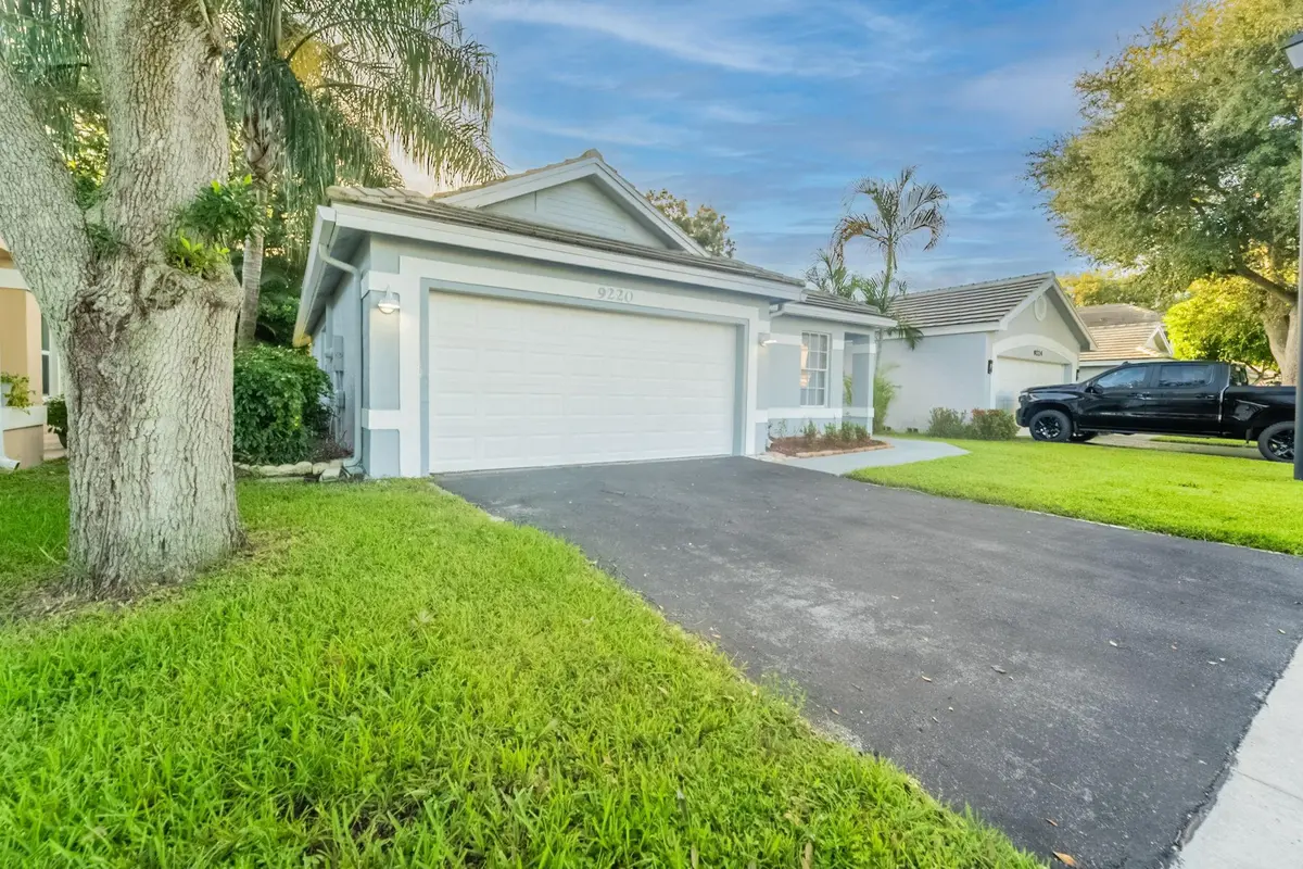 Photo 2 at 9220 Arborwood Circle, Davie
