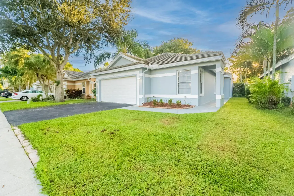 Photo 3 at 9220 Arborwood Circle, Davie