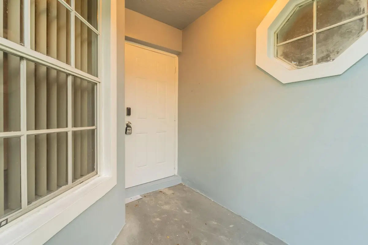 Photo 8 at 9220 Arborwood Circle, Davie