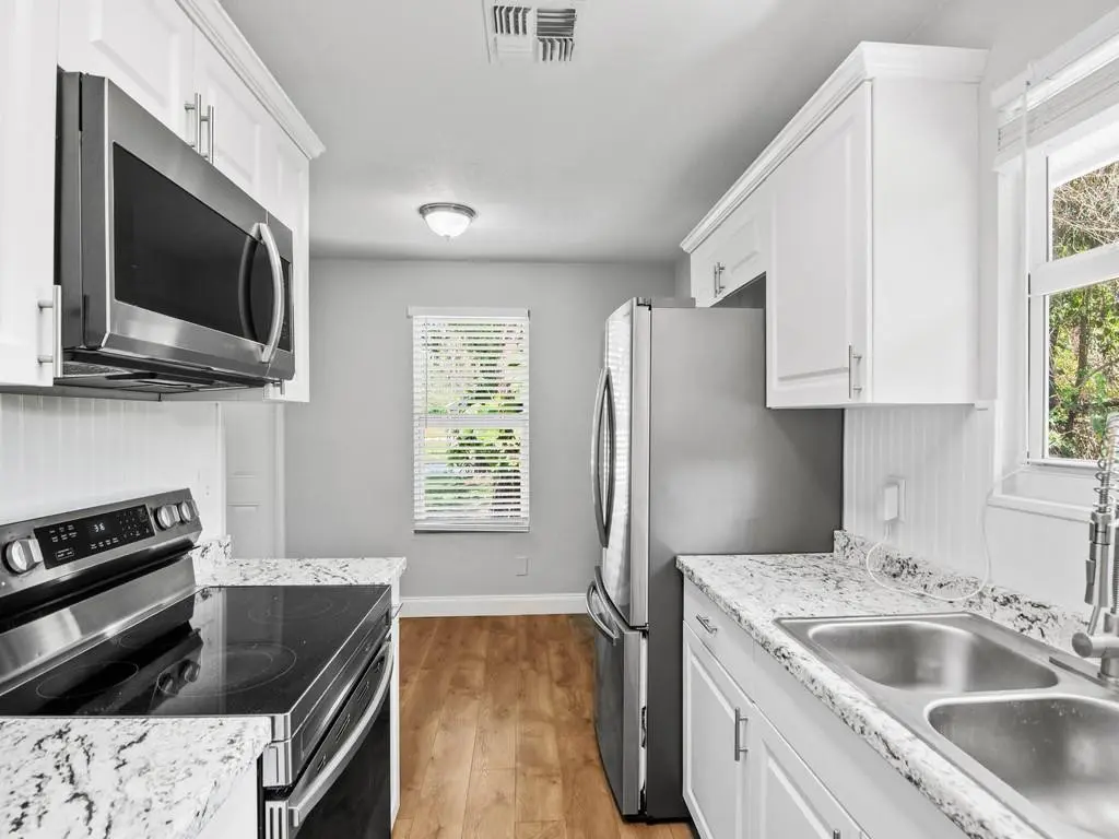 Photo 5 at 1325 17th Court, Vero Beach