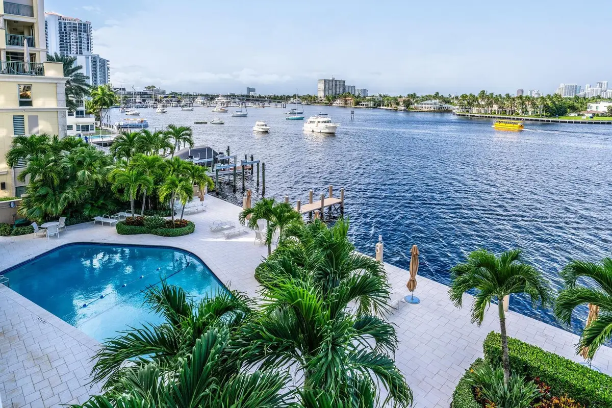 Photo 2 at 215 N Birch Road 4c, Fort Lauderdale