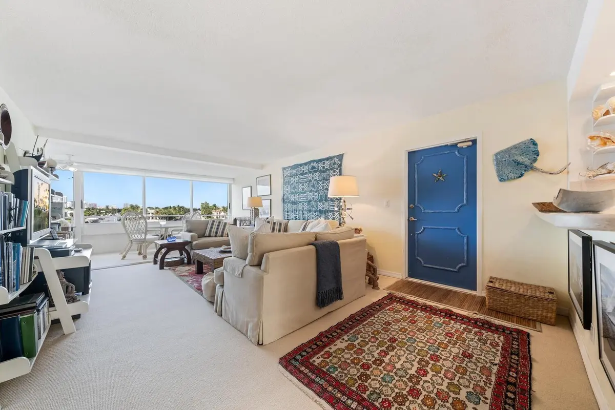 Photo 5 at 215 N Birch Road 4c, Fort Lauderdale