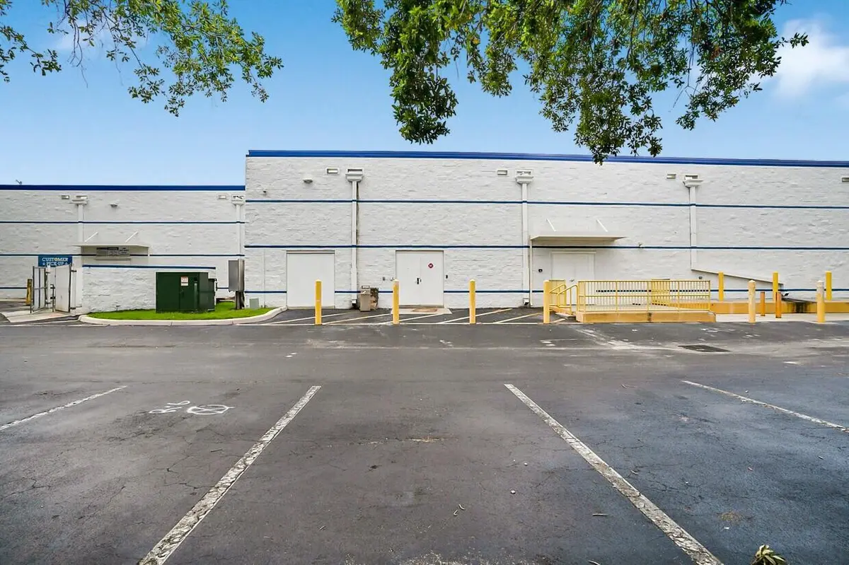 Photo 5 at 1605 W Oakland Park Boulevard, Oakland Park