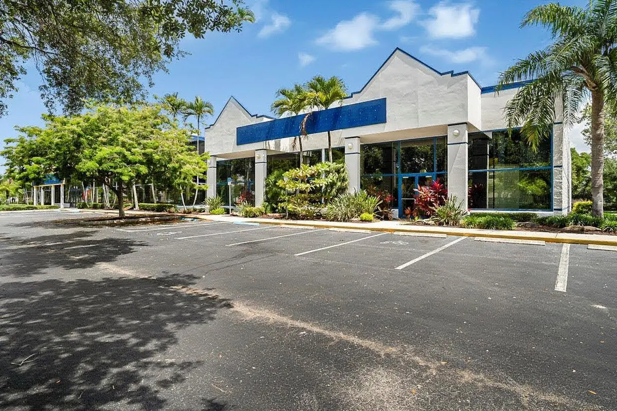 Photo 4 at 1605 W Oakland Park Boulevard, Oakland Park