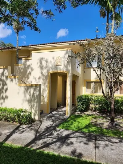 4775 SW 62nd Avenue 102, Davie – Apartment for rent