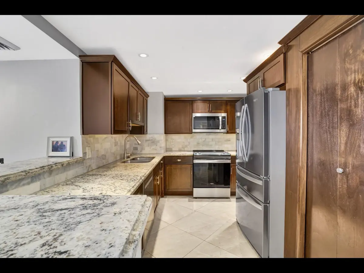 Photo 3 at 5200 N Flagler Drive 802, West Palm Beach