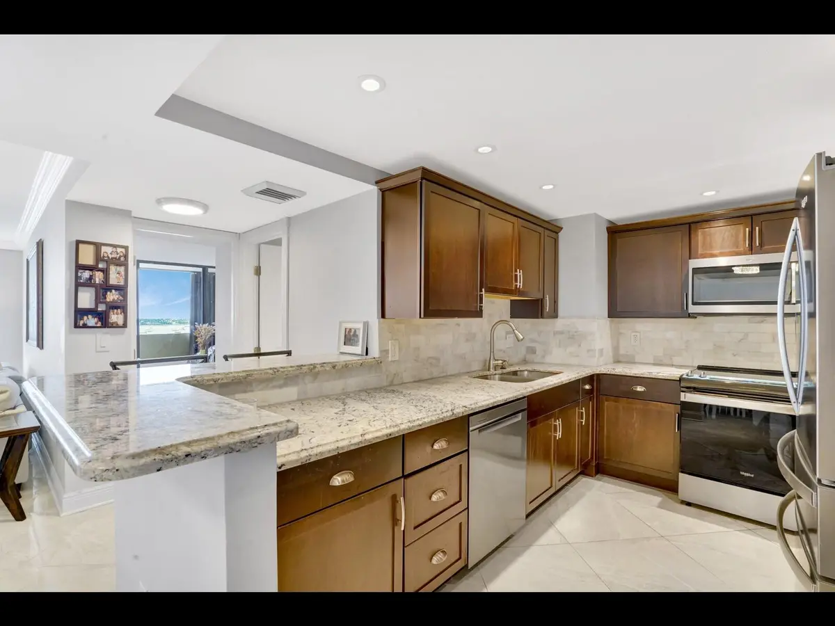 Photo 4 at 5200 N Flagler Drive 802, West Palm Beach