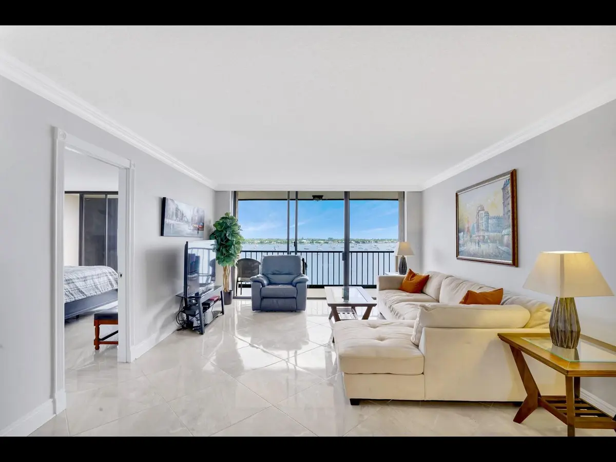 Photo 8 at 5200 N Flagler Drive 802, West Palm Beach