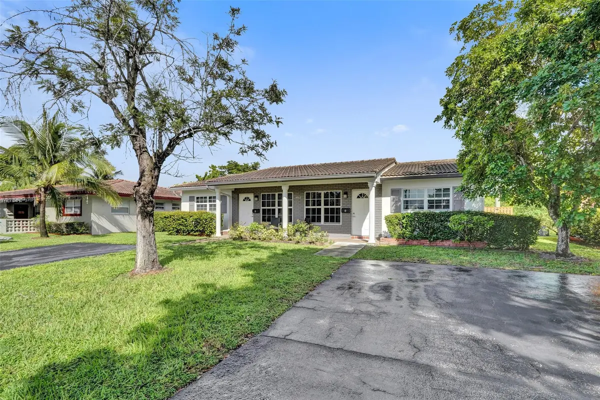 Photo 1 at 4017 Woodside Drive, Coral Springs