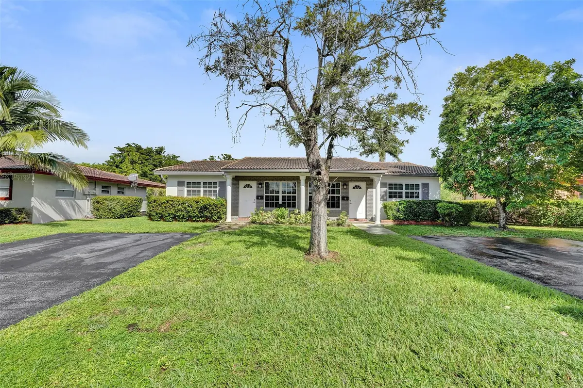 Photo 2 at 4017 Woodside Drive, Coral Springs