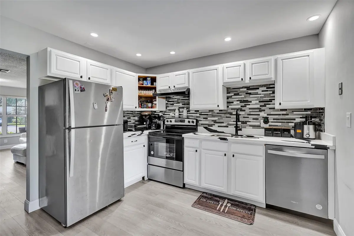 Photo 6 at 4017 Woodside Drive, Coral Springs