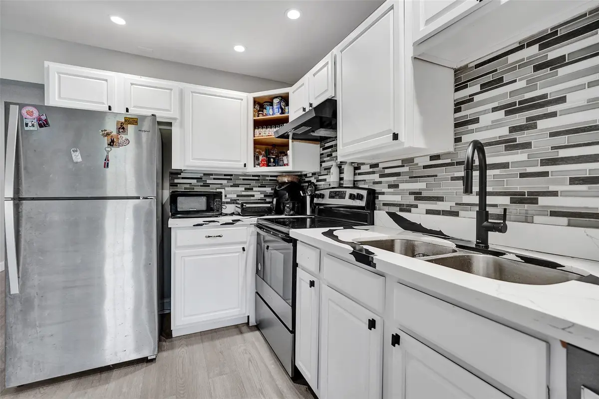 Photo 7 at 4017 Woodside Drive, Coral Springs