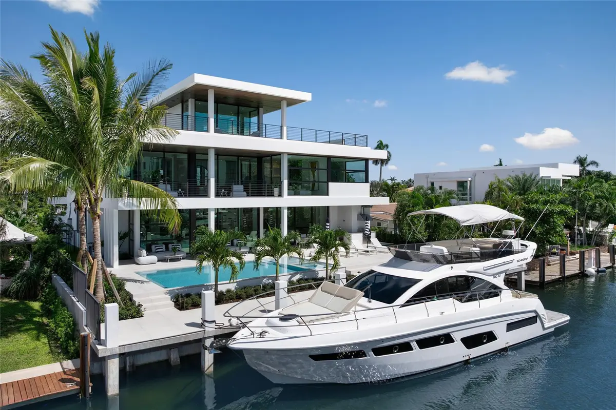Photo 3 at 1500 SE 14th Street, Fort Lauderdale