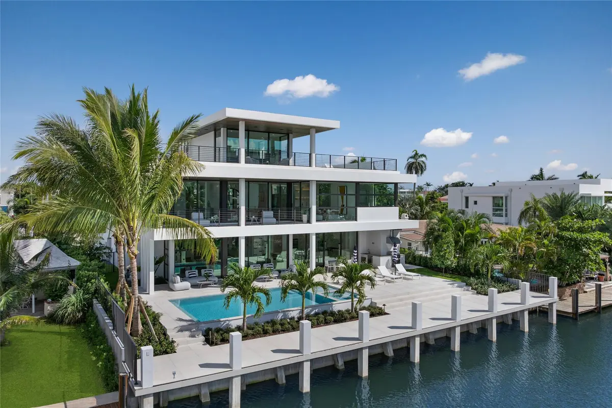 Photo 4 at 1500 SE 14th Street, Fort Lauderdale