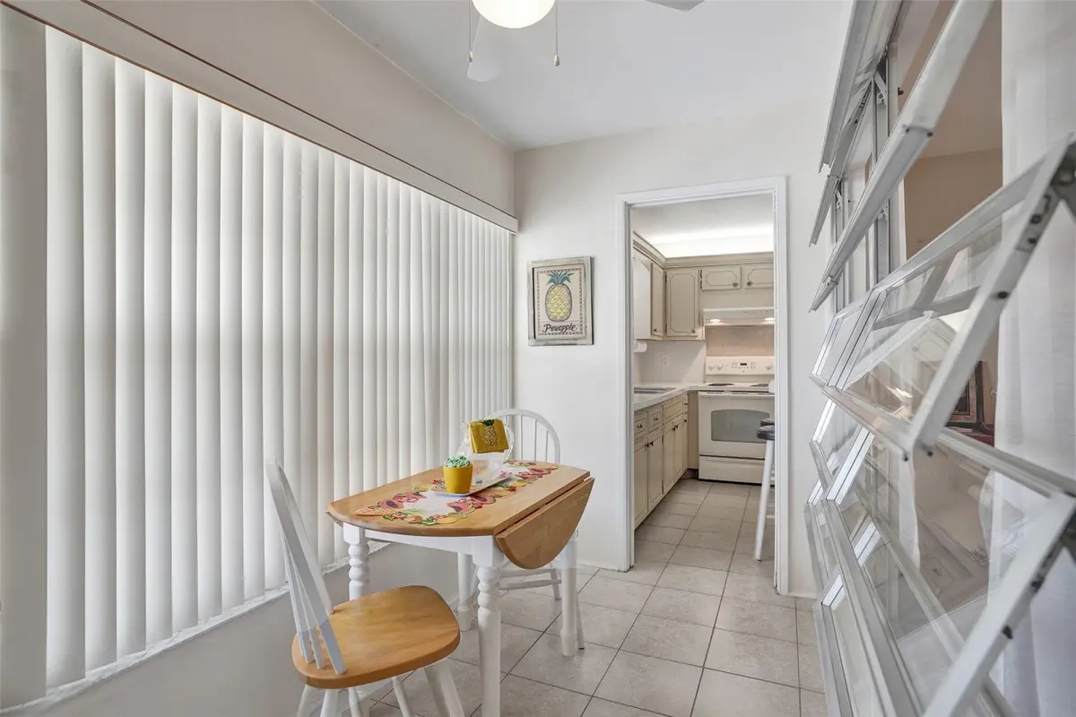 Photo 2 at 1300 N 12th Court 4b, Hollywood