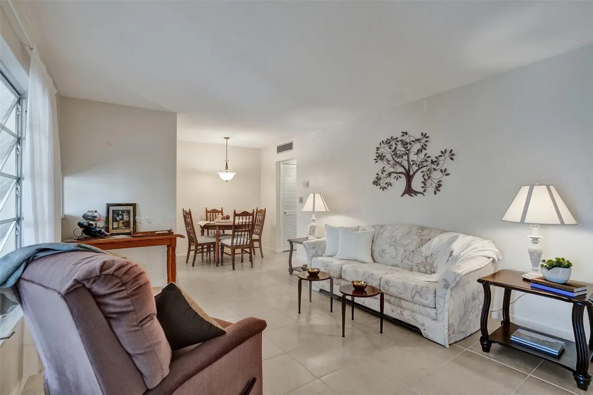 Photo 4 at 1300 N 12th Court 4b, Hollywood