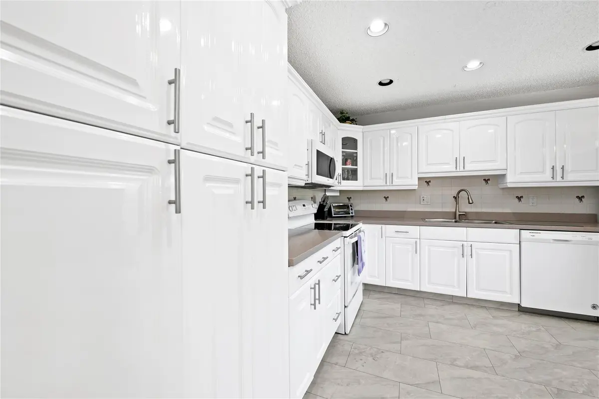 Photo 3 at 1621 NW 20th Avenue 203, Delray Beach