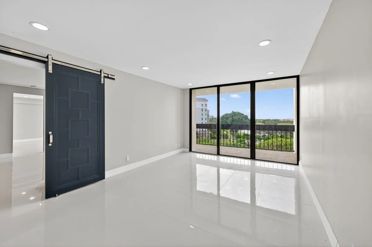 Photo 5 at 2400 Presidential Way 505, West Palm Beach