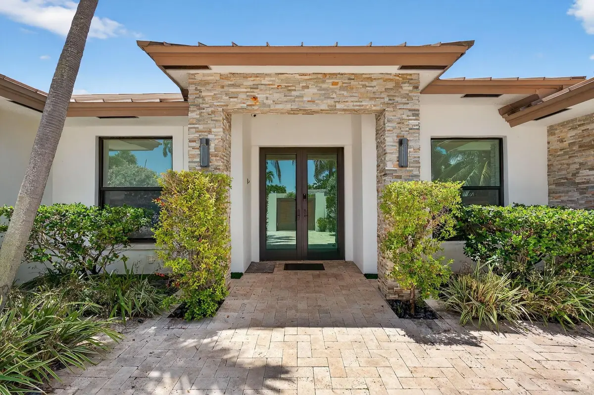 Photo 2 at 2460 NE 36th Street, Fort Lauderdale