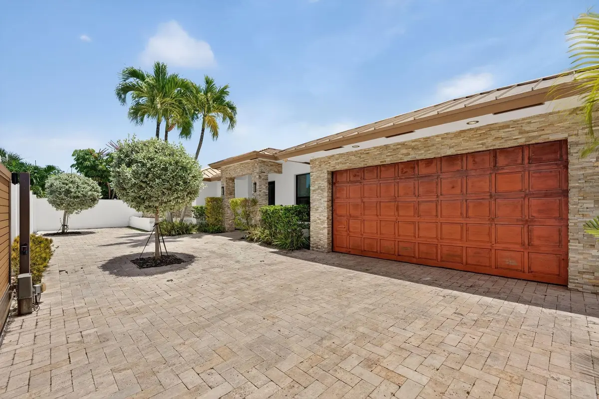 Photo 4 at 2460 NE 36th Street, Fort Lauderdale