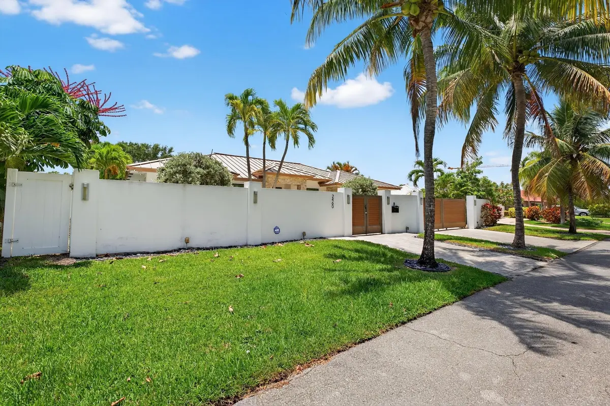 Photo 7 at 2460 NE 36th Street, Fort Lauderdale