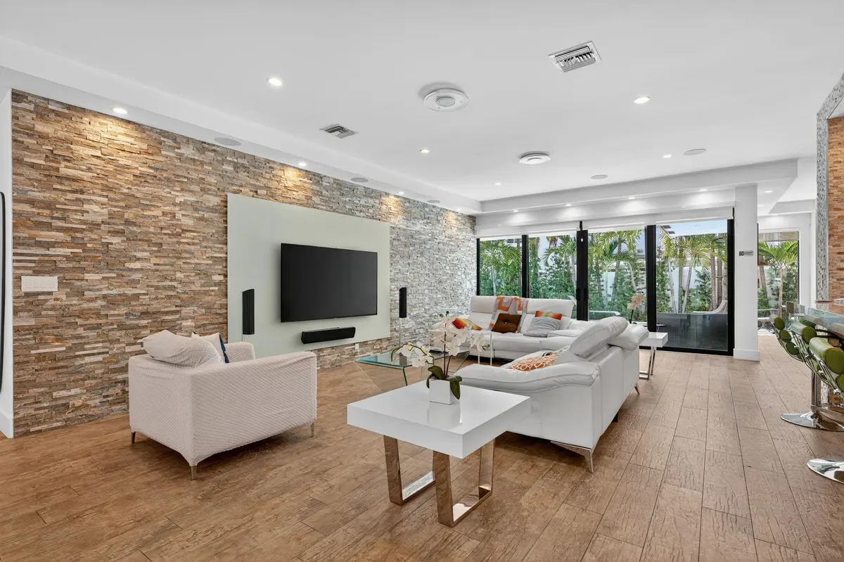 Photo 8 at 2460 NE 36th Street, Fort Lauderdale