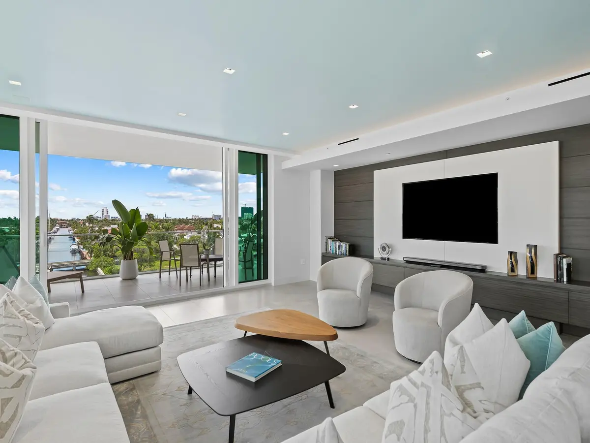 Photo 2 at 353 Sunset Drive PH02, Fort Lauderdale