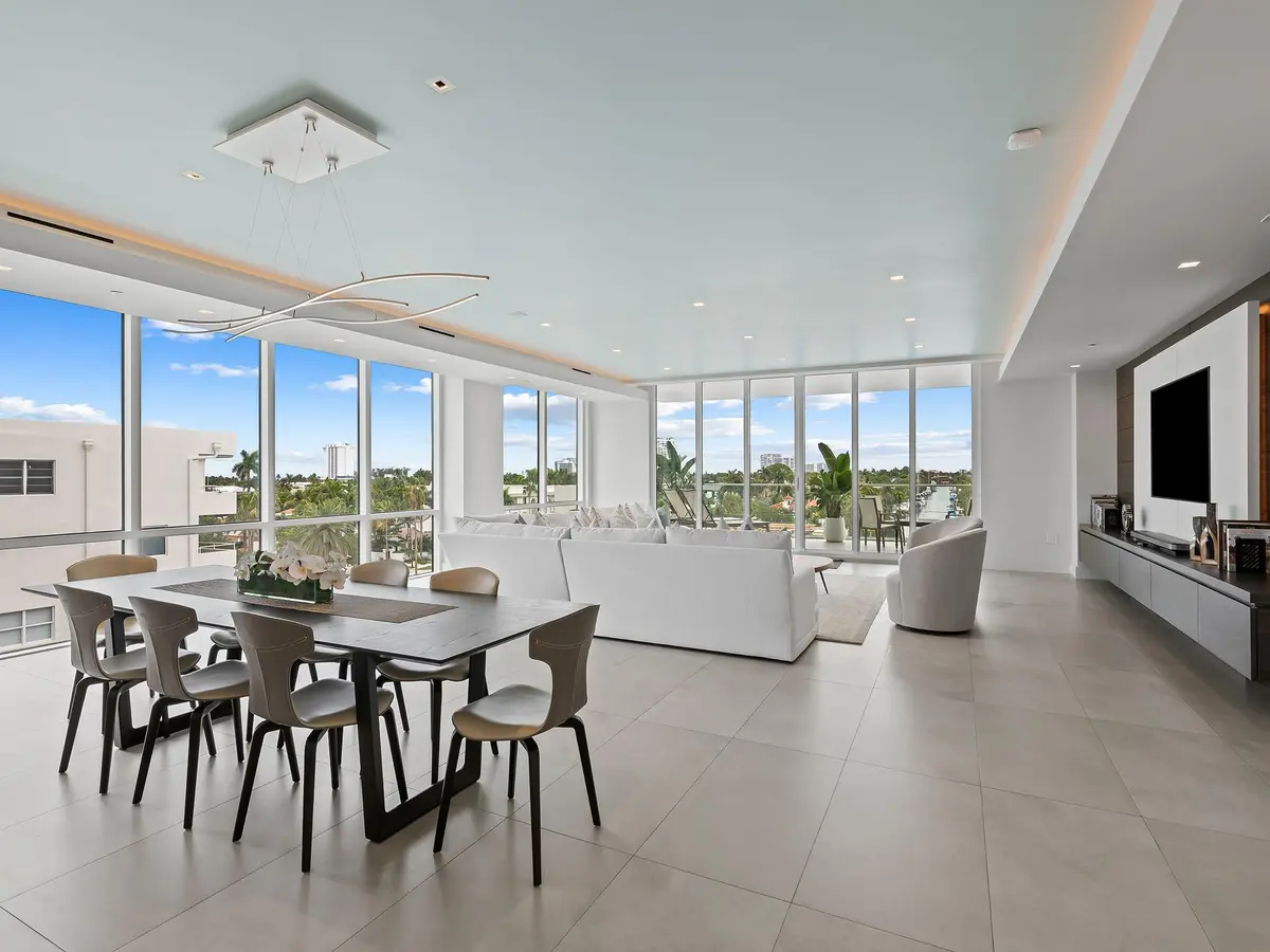 Photo 3 at 353 Sunset Drive PH02, Fort Lauderdale