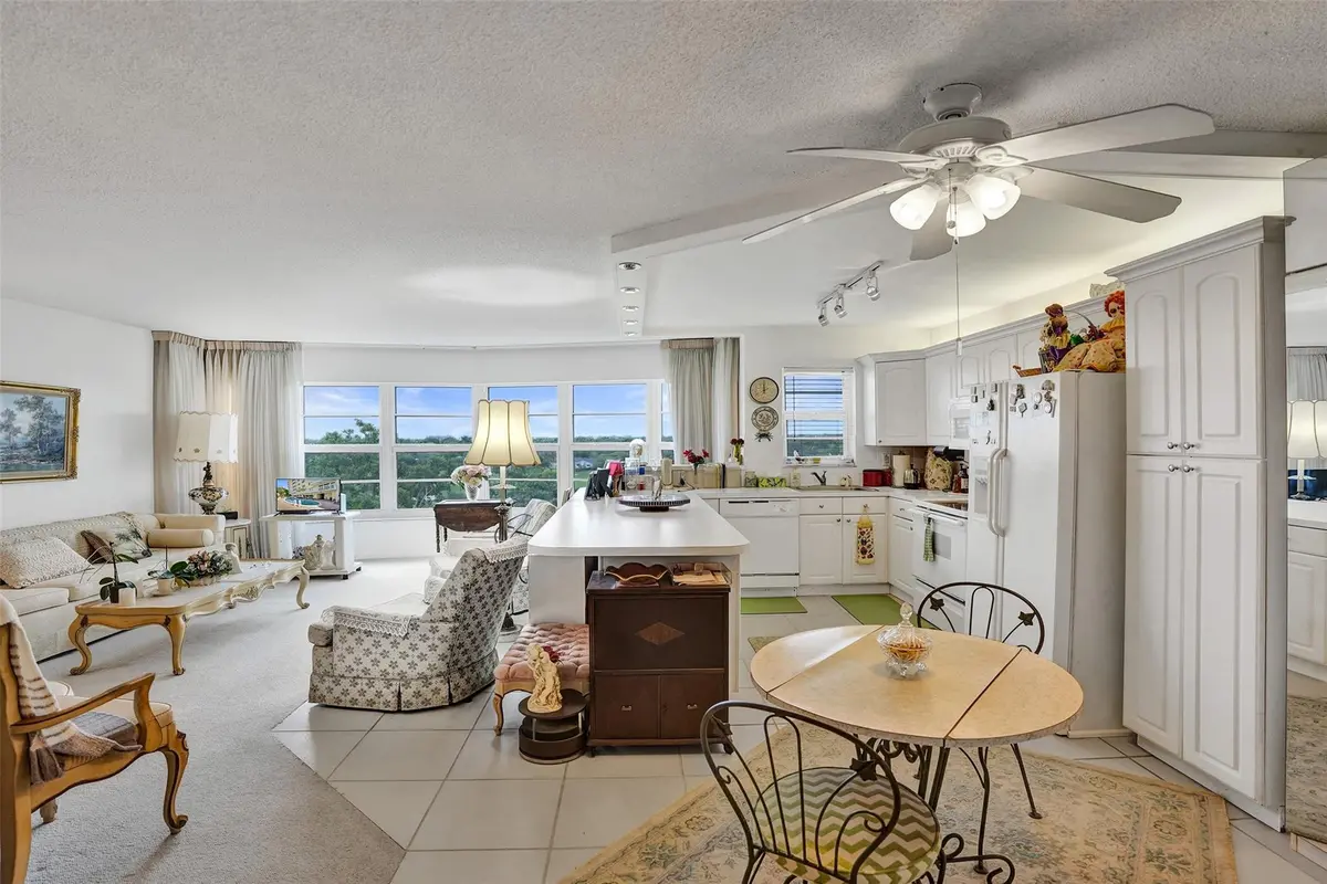 Eat in kitchen at 2500 NE 48th Lane 603, Fort Lauderdale