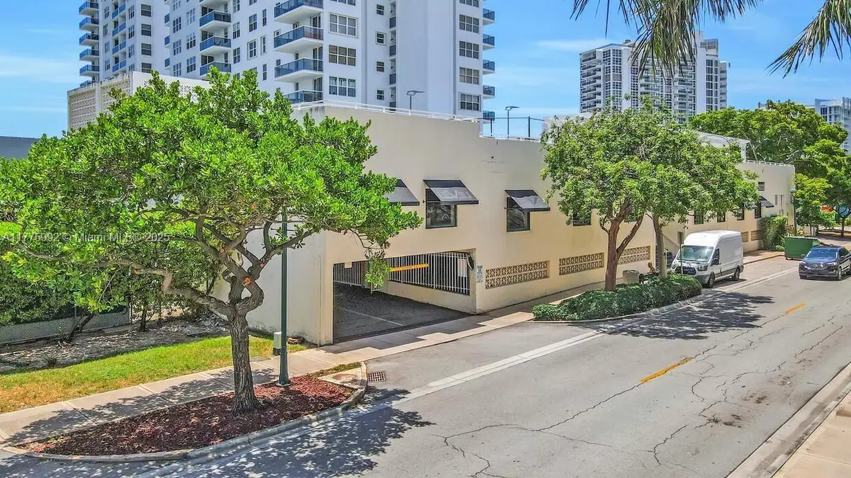 Photo 4 at 3015 N Ocean Boulevard C1-C8, Fort Lauderdale