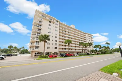 1050 Hillsboro Mile 203w, Hillsboro Beach – Condominium for rent