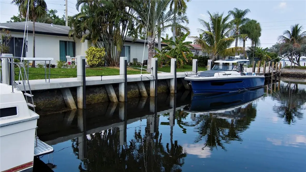 90 feet on deep water off South Grand at 3860 NE 23rd Avenue, Lighthouse Point