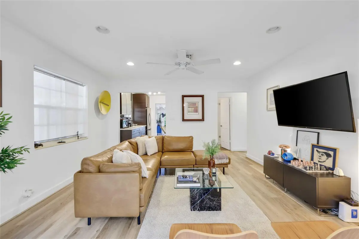 Photo 3 at 421 SW 12th Court, Fort Lauderdale