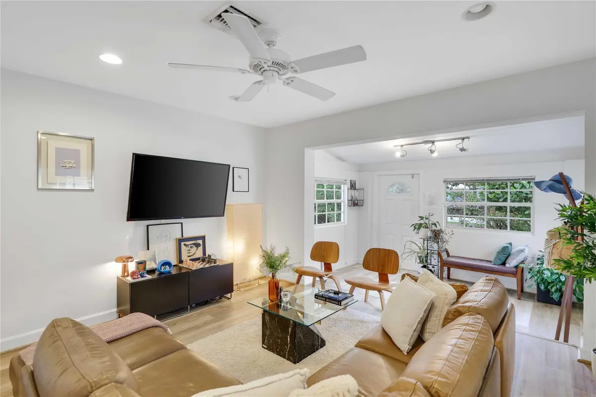Photo 4 at 421 SW 12th Court, Fort Lauderdale