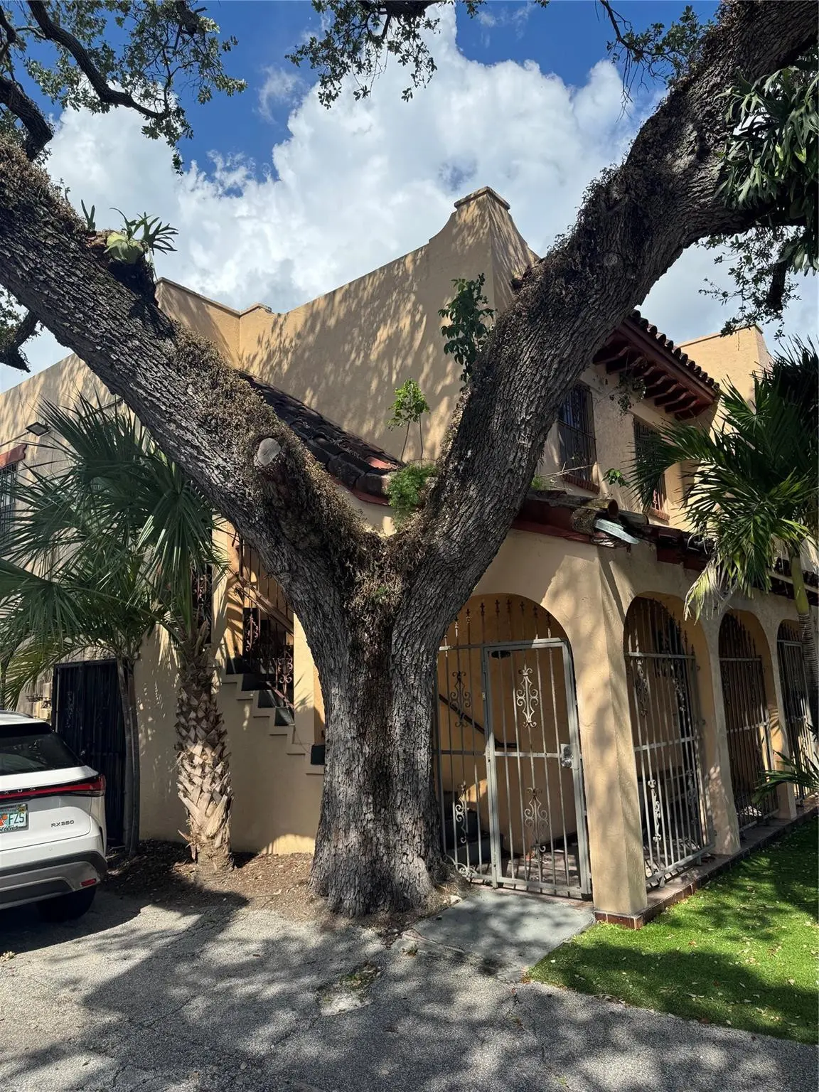 Photo 1 at 1527 NE 4th Avenue, Fort Lauderdale