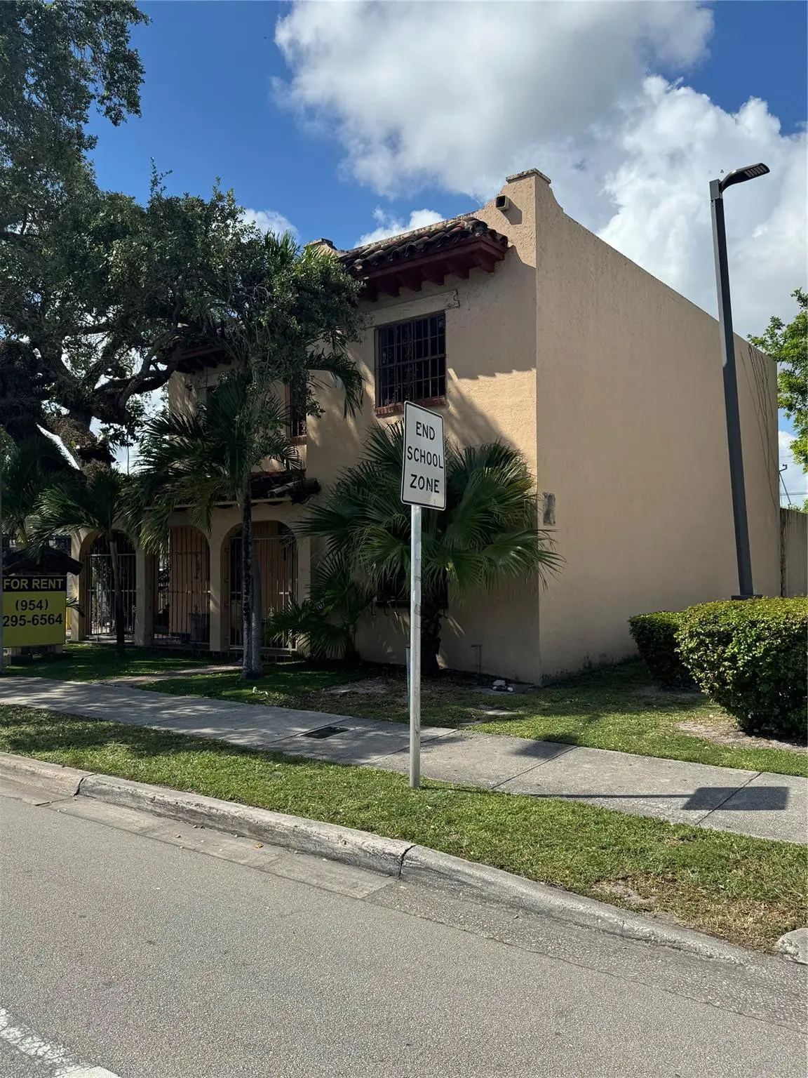 Photo 4 at 1527 NE 4th Avenue, Fort Lauderdale